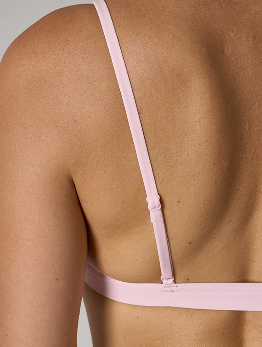 El conjunto de lencería suave de encaje