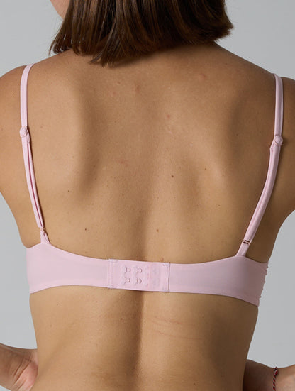 El sujetador con aro y encaje suave